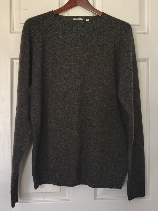 Uniqlo Other - Uniqlo Men Charcoal Gray Wool Crew Neck Sweater - Size Large